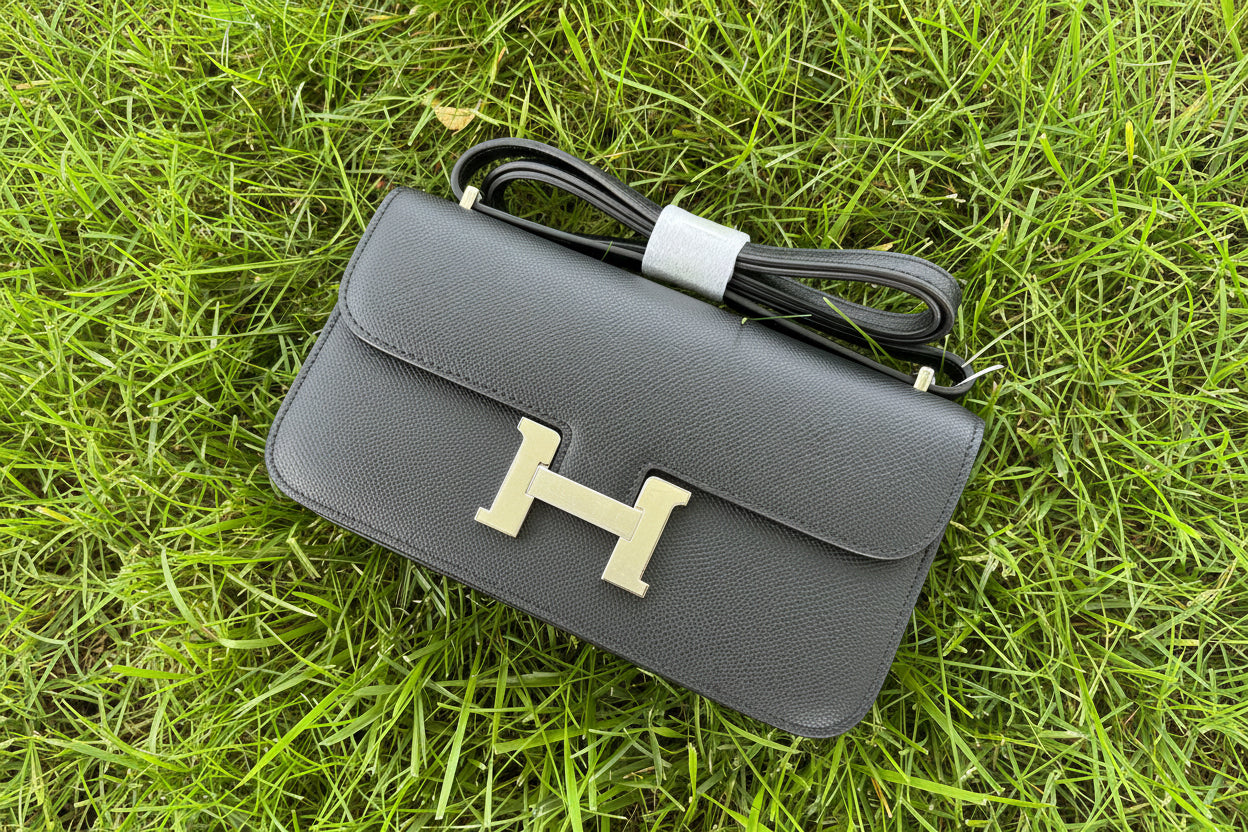 Midnight Elegance Crossbody Bag – Black Edition