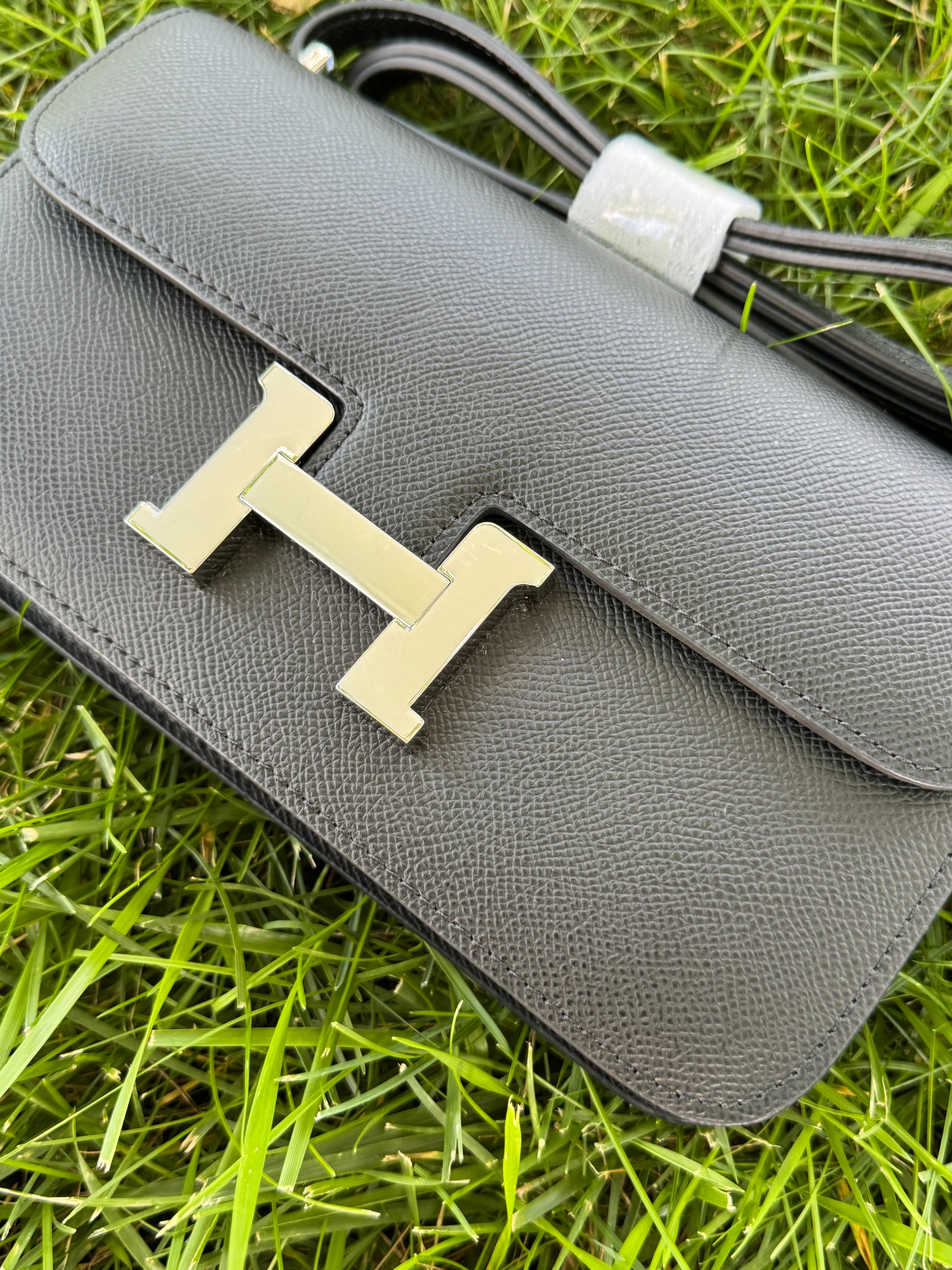 Midnight Elegance Crossbody Bag – Black Edition