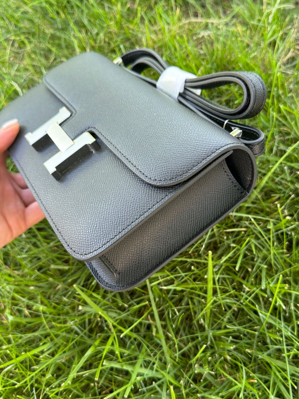 Midnight Elegance Crossbody Bag – Black Edition